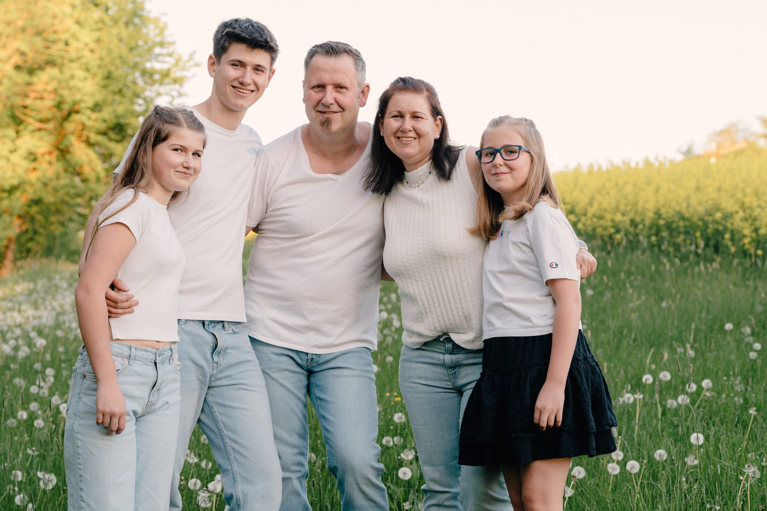 Home 2025 05 familienshooting pauzenberger 79@nadine hoeller